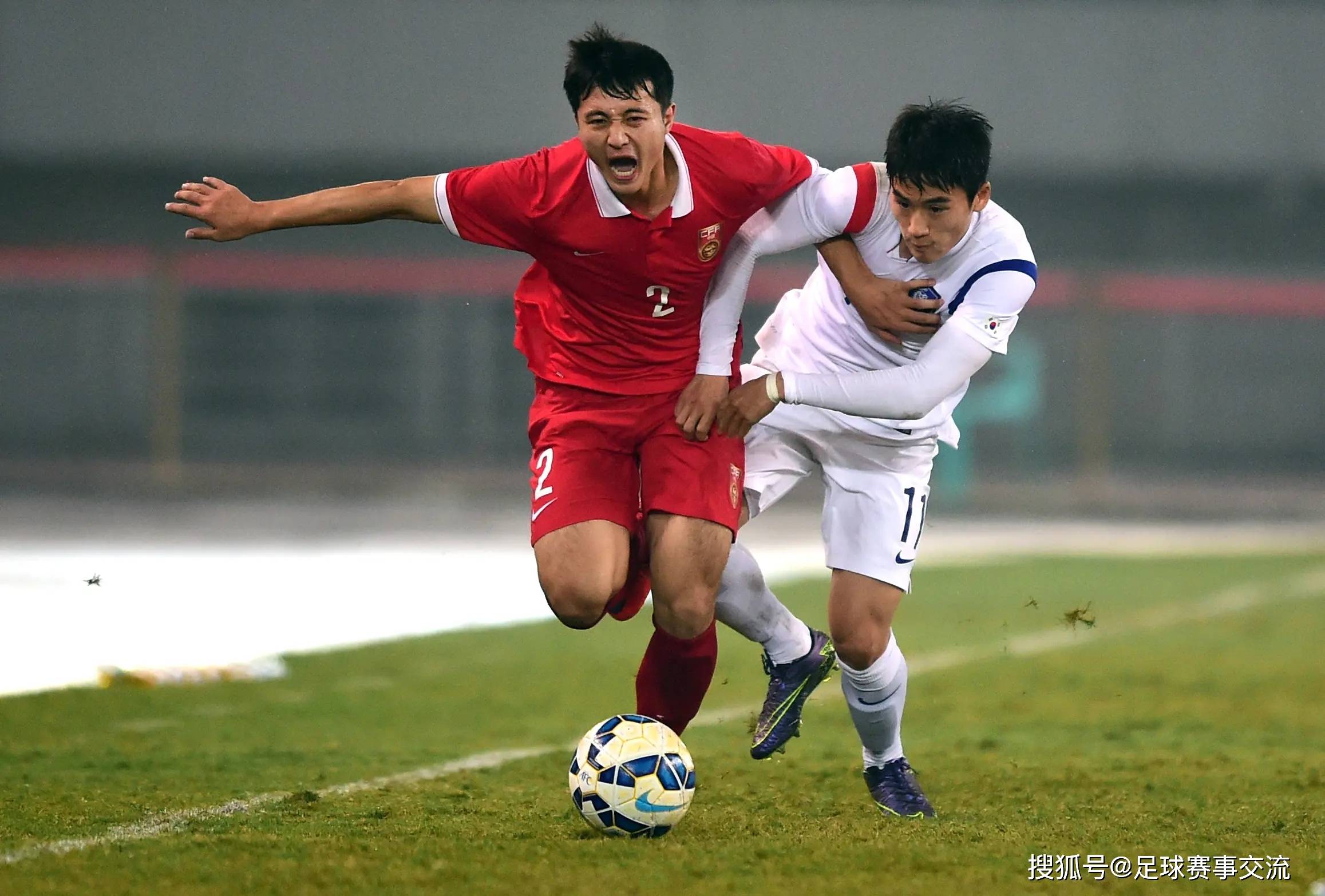 比赛中关键时刻球员表现出色 比赛中关键时刻球员表现出色