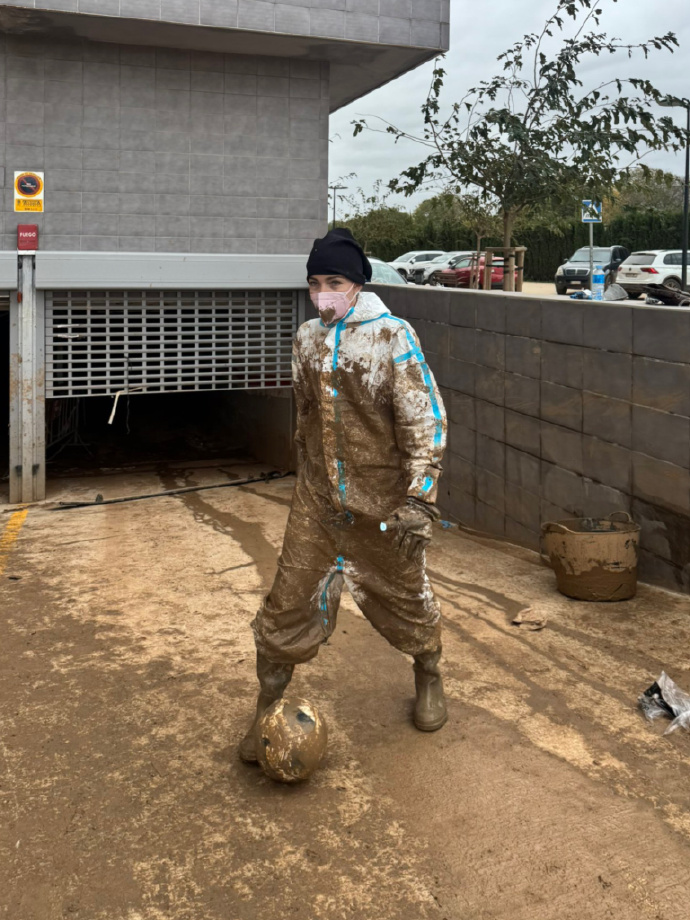 FB体育平台-瓦伦西亚遭遇连败,球队危机待解