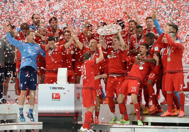 罗伯特-莱万多夫斯基梅开二度,拜仁慕尼黑横扫对手 罗伯特-莱万多夫斯基梅开二度,拜仁慕尼黑横扫对手