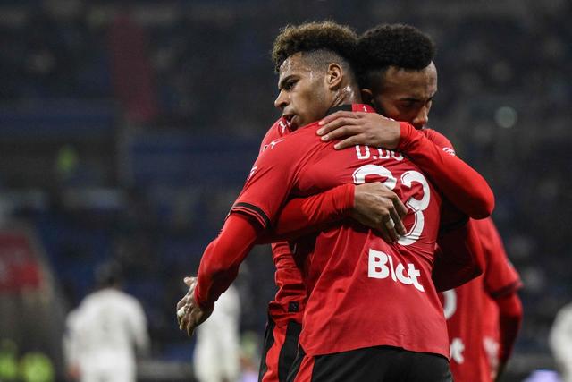 斯图加特主场战胜弗赖堡,拿下关键胜利 斯图加特主场战胜弗赖堡,拿下关键胜利