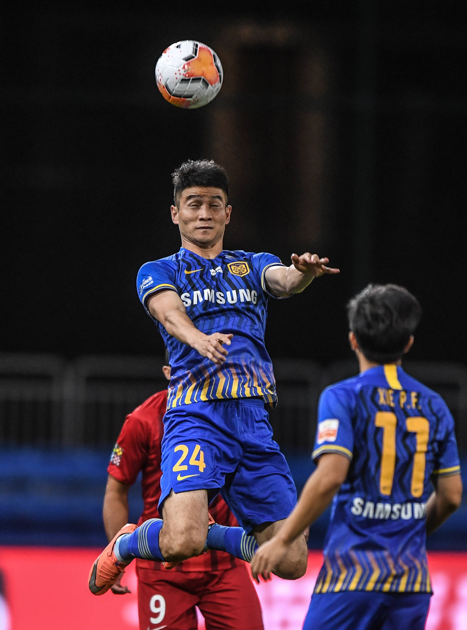 江苏苏宁战胜鲁能,球员表现稳定 江苏苏宁战胜鲁能,球员表现稳定