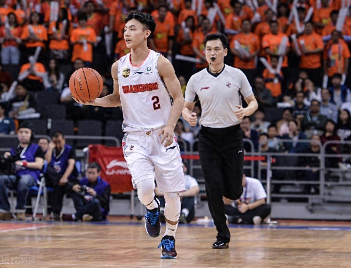 山西男篮与广州男篮将上演紧张对决 山西男篮与广州男篮将上演紧张对决