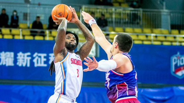 FB体育-魔术大胜对手,全队防守稳固攻击火力强劲