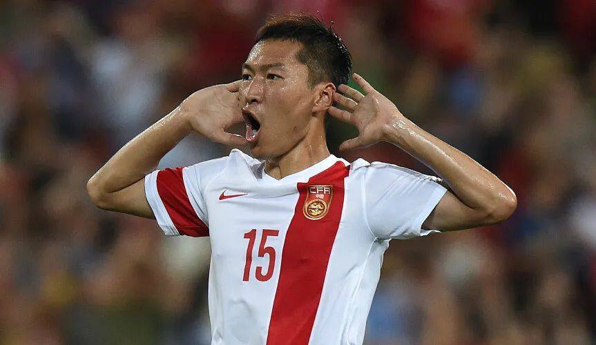 FB体育官网-阿贾克斯队球员集中精力备战,冲刺联赛前列