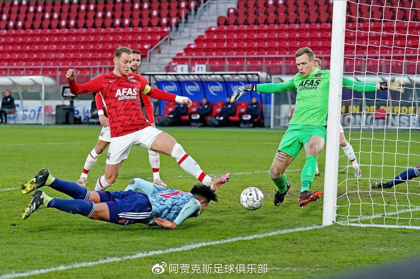 阿贾克斯队球员集中精力备战,冲刺联赛前列 阿贾克斯队球员集中精力备战,冲刺联赛前列