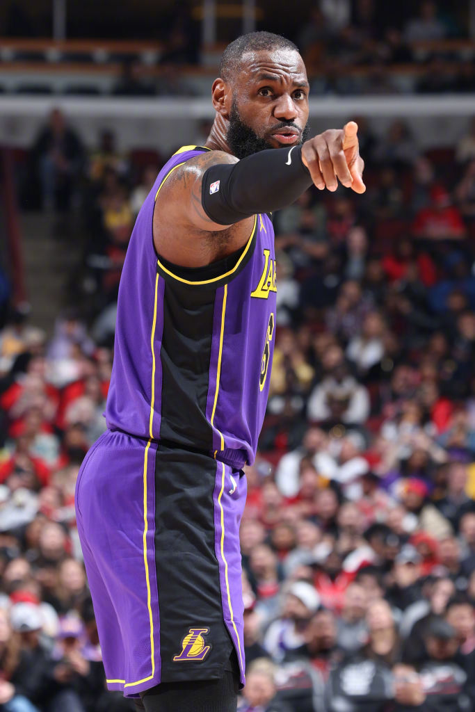 湖人主场获胜,浓眉投篮手感火热 湖人主场获胜,浓眉投篮手感火热