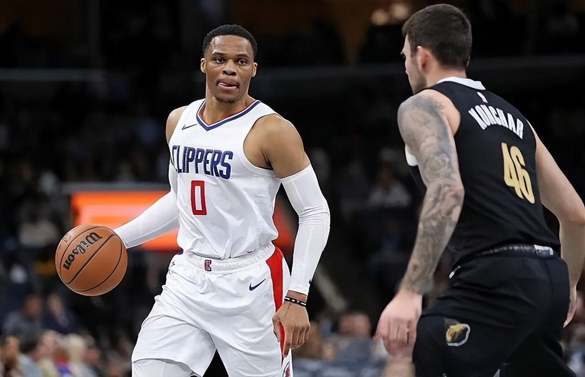 FB体育官网-灰鹿队客场大胜击败快船,士气正面出击