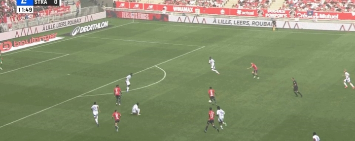 FB体育-里尔队在对阵斯特拉斯堡的比赛中胜出