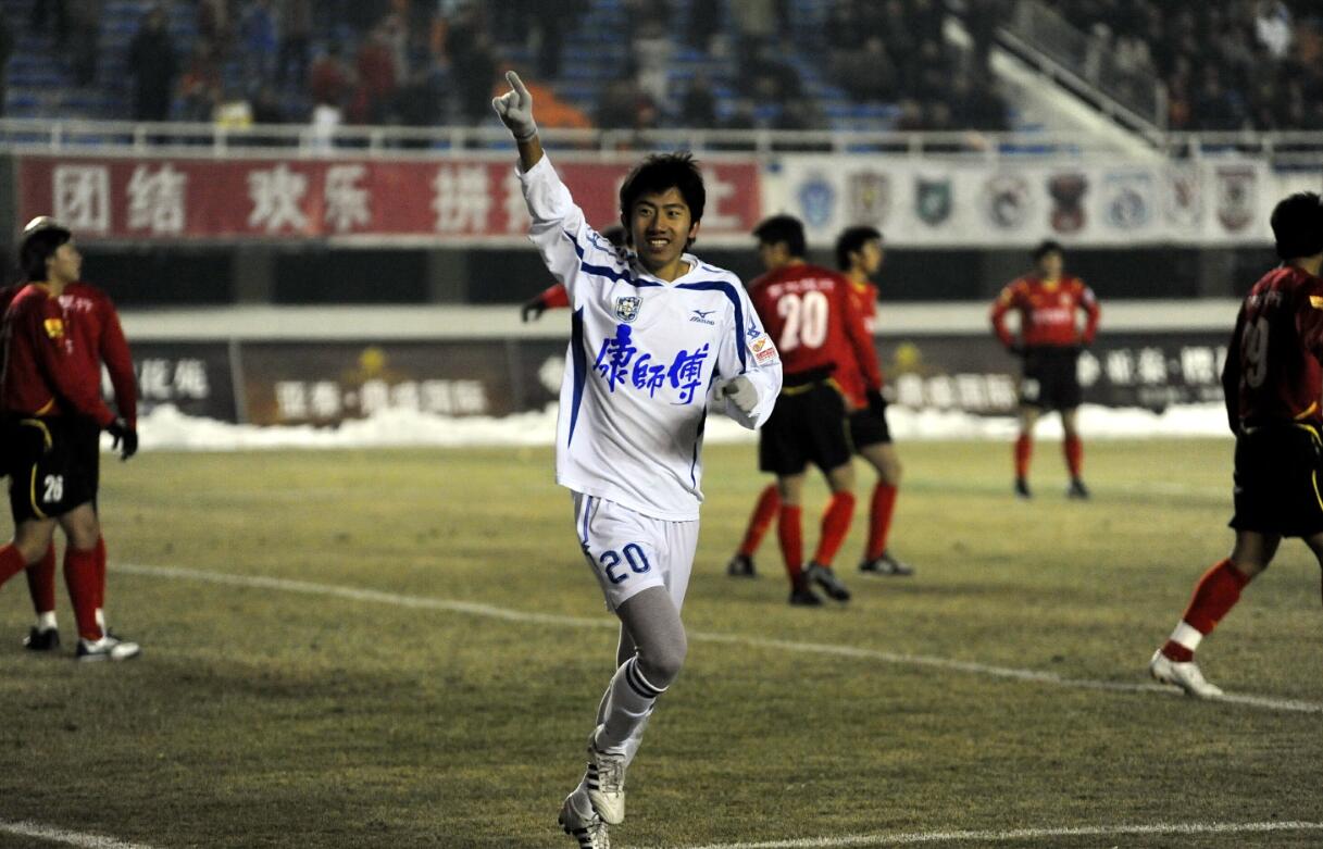 天津泰达客场逆转,战胜重庆斩获三分 天津泰达客场逆转,战胜重庆斩获三分