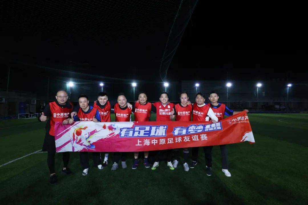 球员们热情拼搏，为团队争取每一个胜利机会