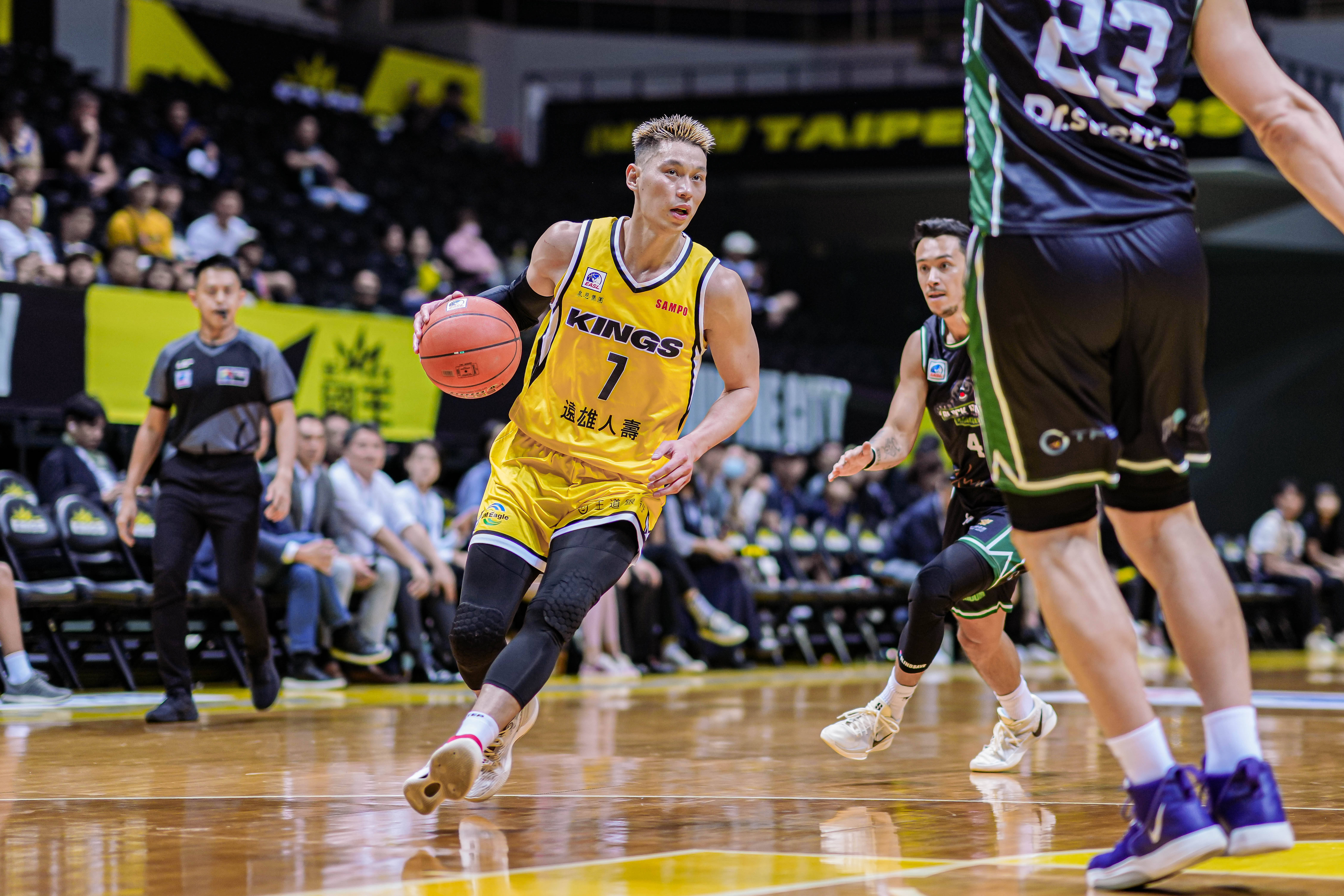 FB体育官网-东南亚篮球锦标赛新秀表现抢眼