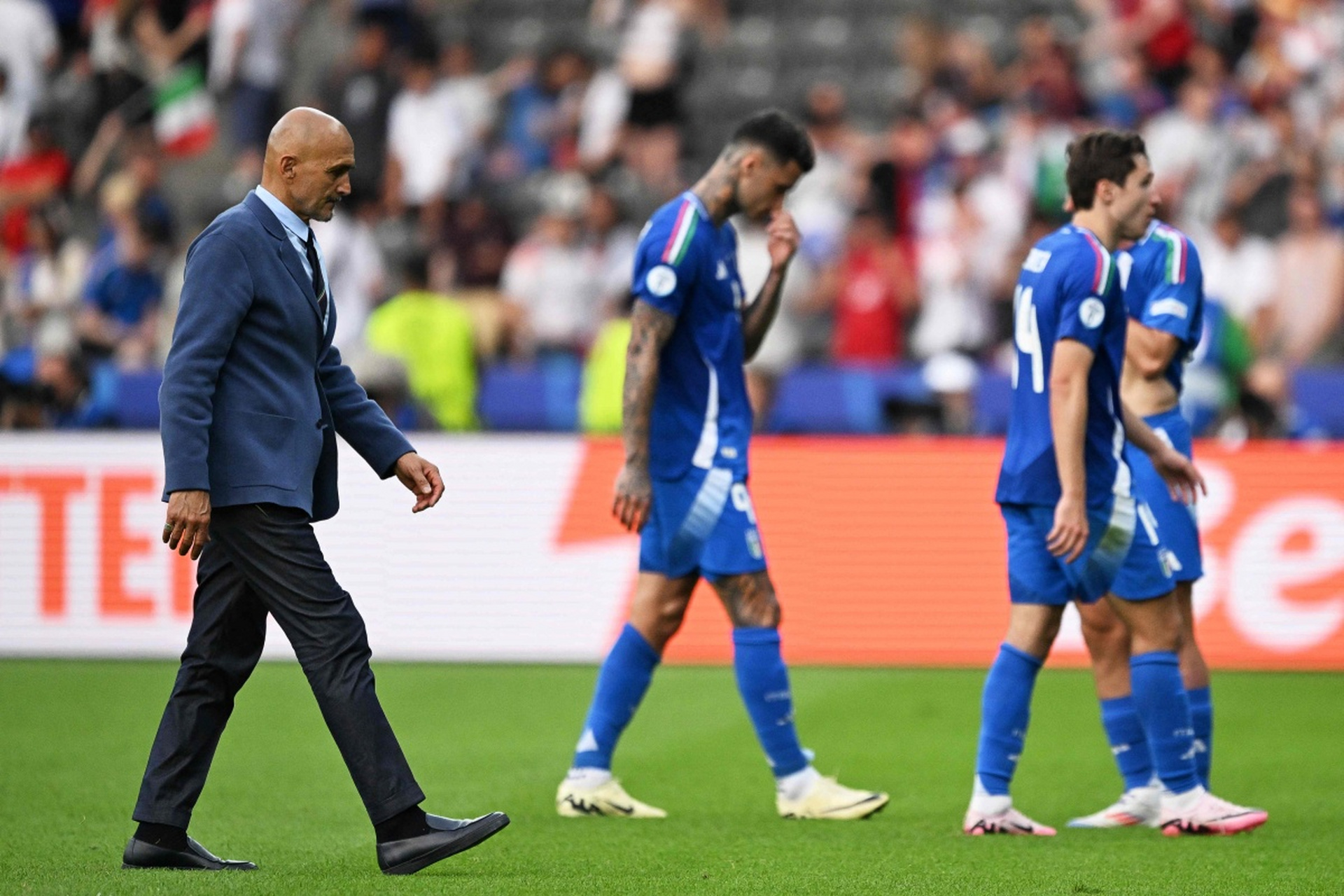 意大利队力克荷兰,成功晋级欧洲杯8强! 意大利队力克荷兰,成功晋级欧洲杯8强!