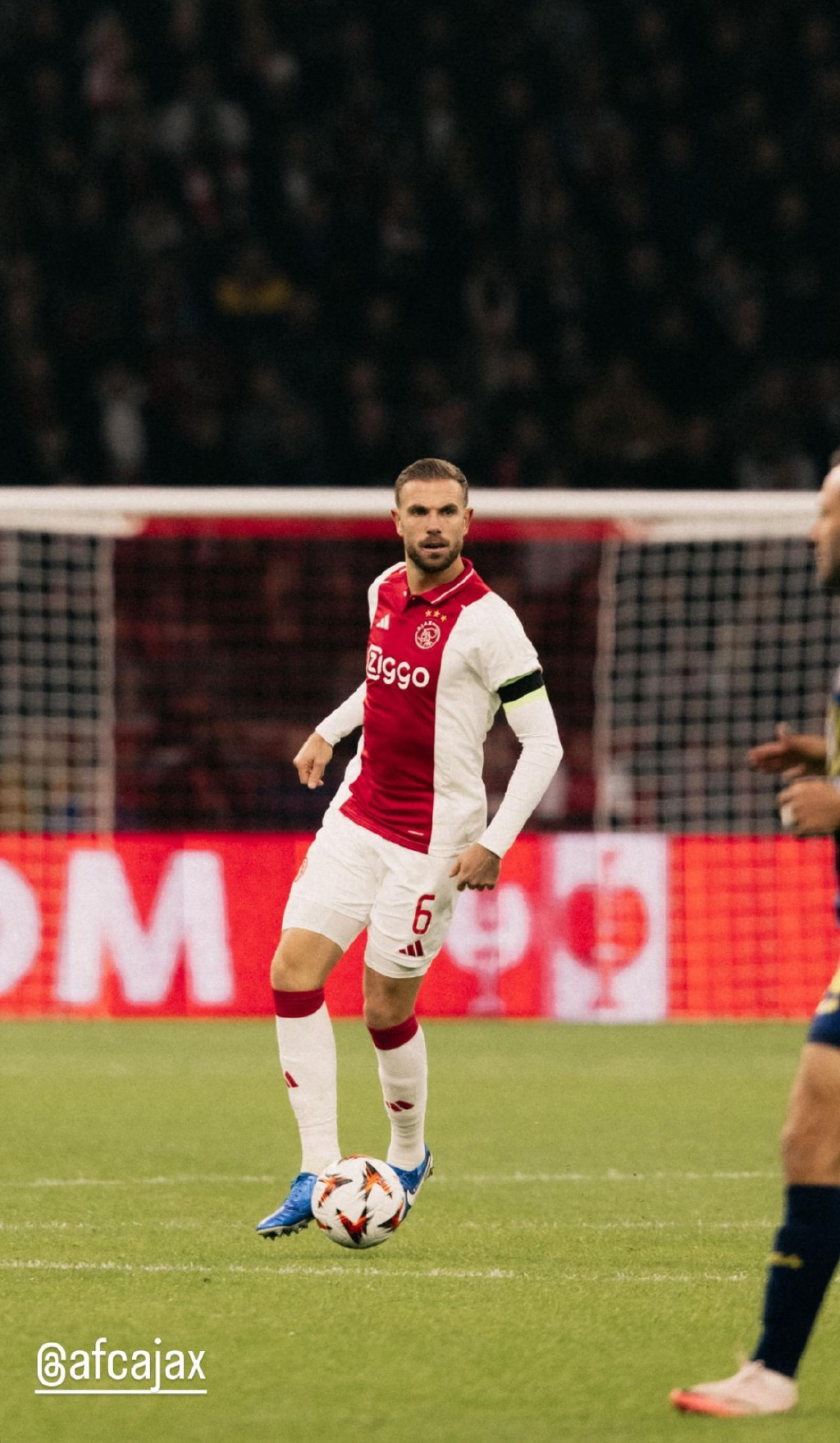 FB体育官网-荷甲局势激烈,埃因霍温、阿贾克斯等球队争夺冠军悬念重重