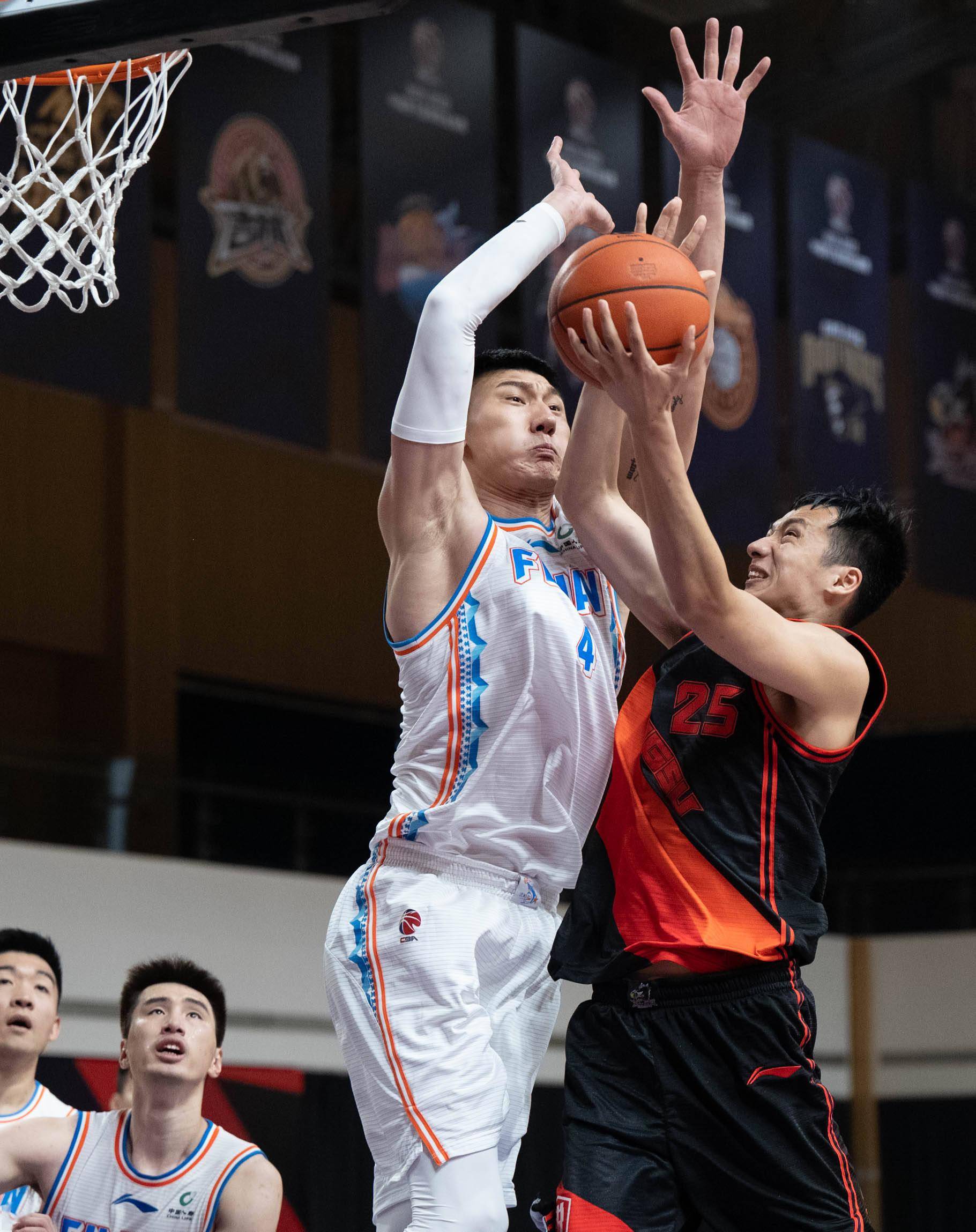 FB体育官网-江苏男篮外援发挥出色，助力球队胜利