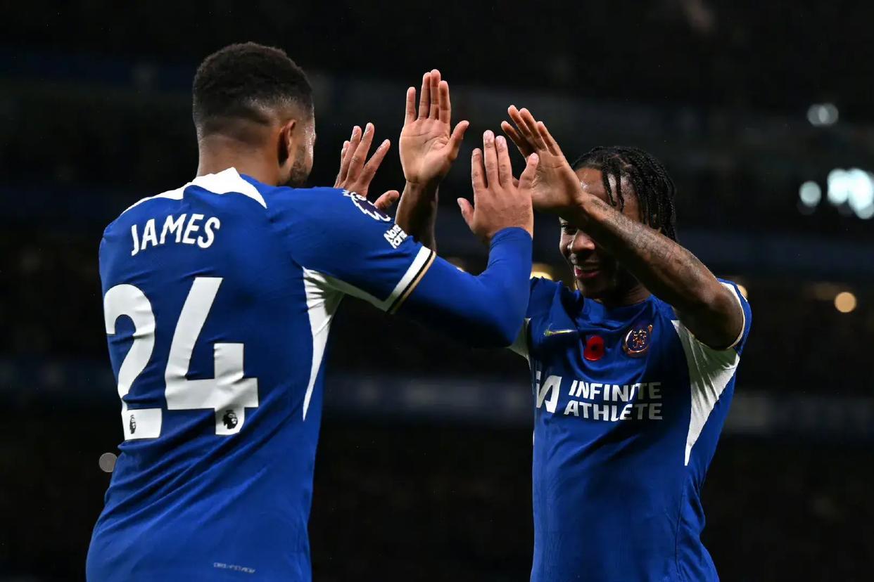 FB体育平台-曼城轻松战胜马赛,斯特林梅开纪录