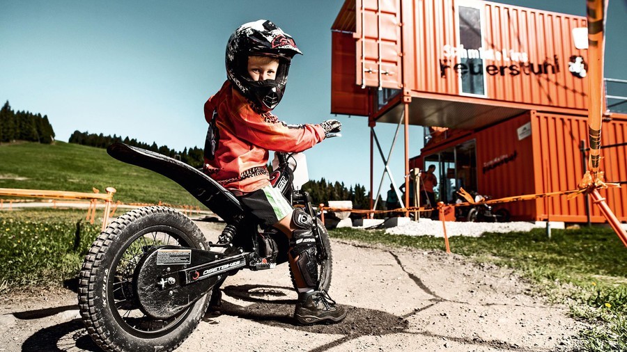 FB体育-奥地利游泳选手再破纪录,再现风采