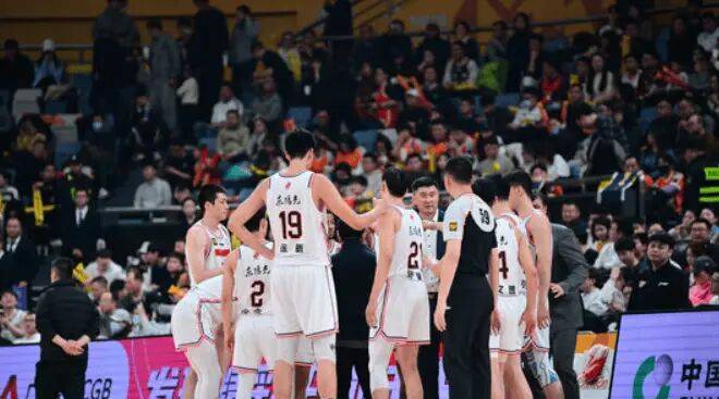 切沃遭遇连败,球员面临考验 切沃遭遇连败,球员面临考验