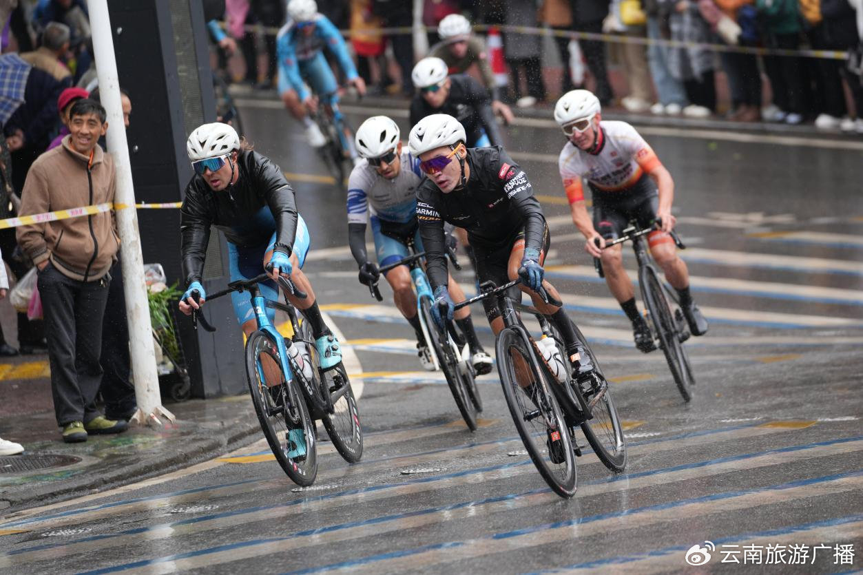 美国选手在自行车赛场展现出色表现 美国选手在自行车赛场展现出色表现