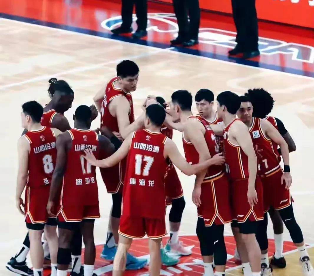 各队实力逐渐逼近,争夺季后赛名额持续白热化 各队实力逐渐逼近,争夺季后赛名额持续白热化