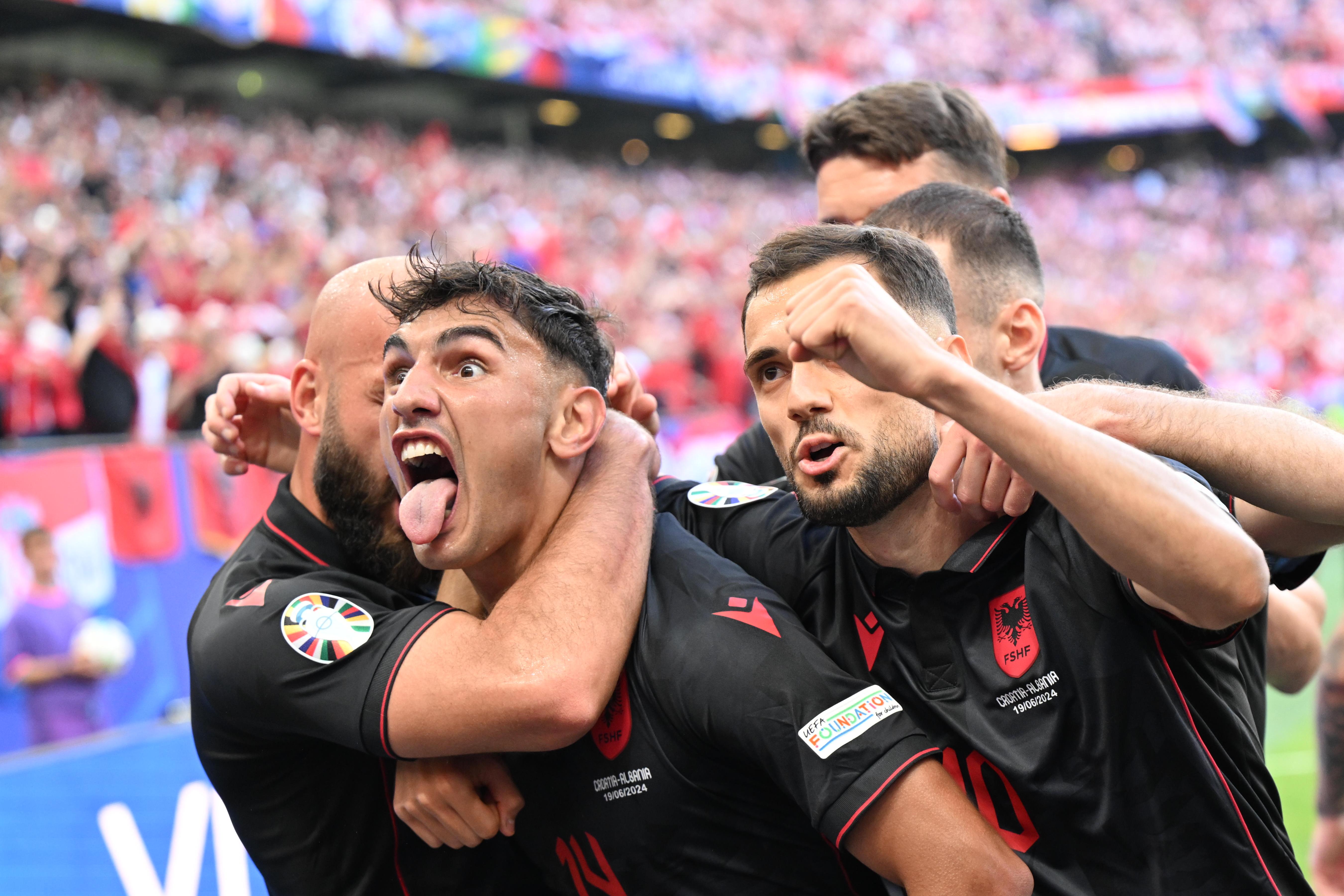 英格兰2-1险胜克罗地亚,提前晋级欧洲杯八强 英格兰2-1险胜克罗地亚,提前晋级欧洲杯八强