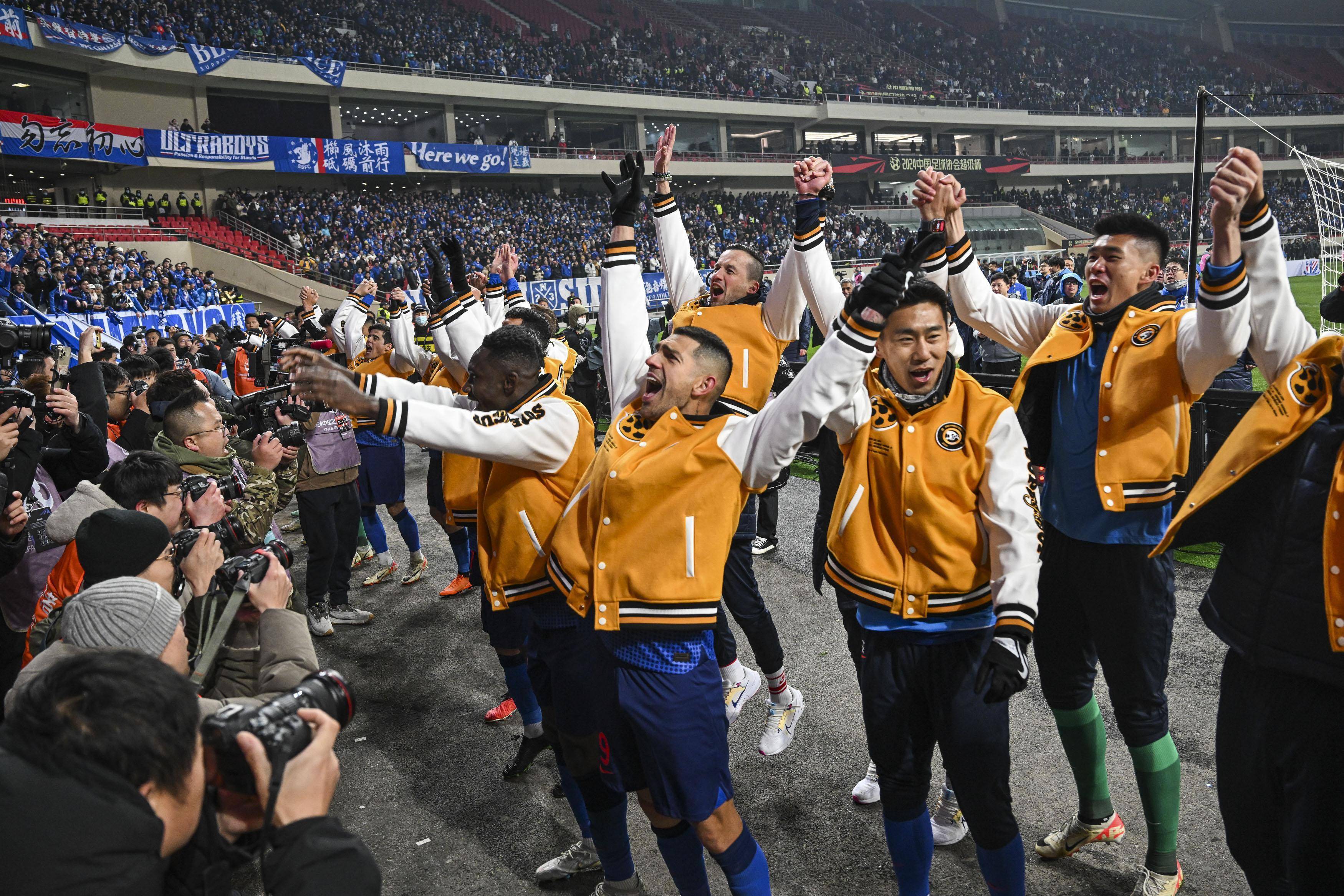 FB体育-超级杯冠军赛苦战,双方难分伯仲