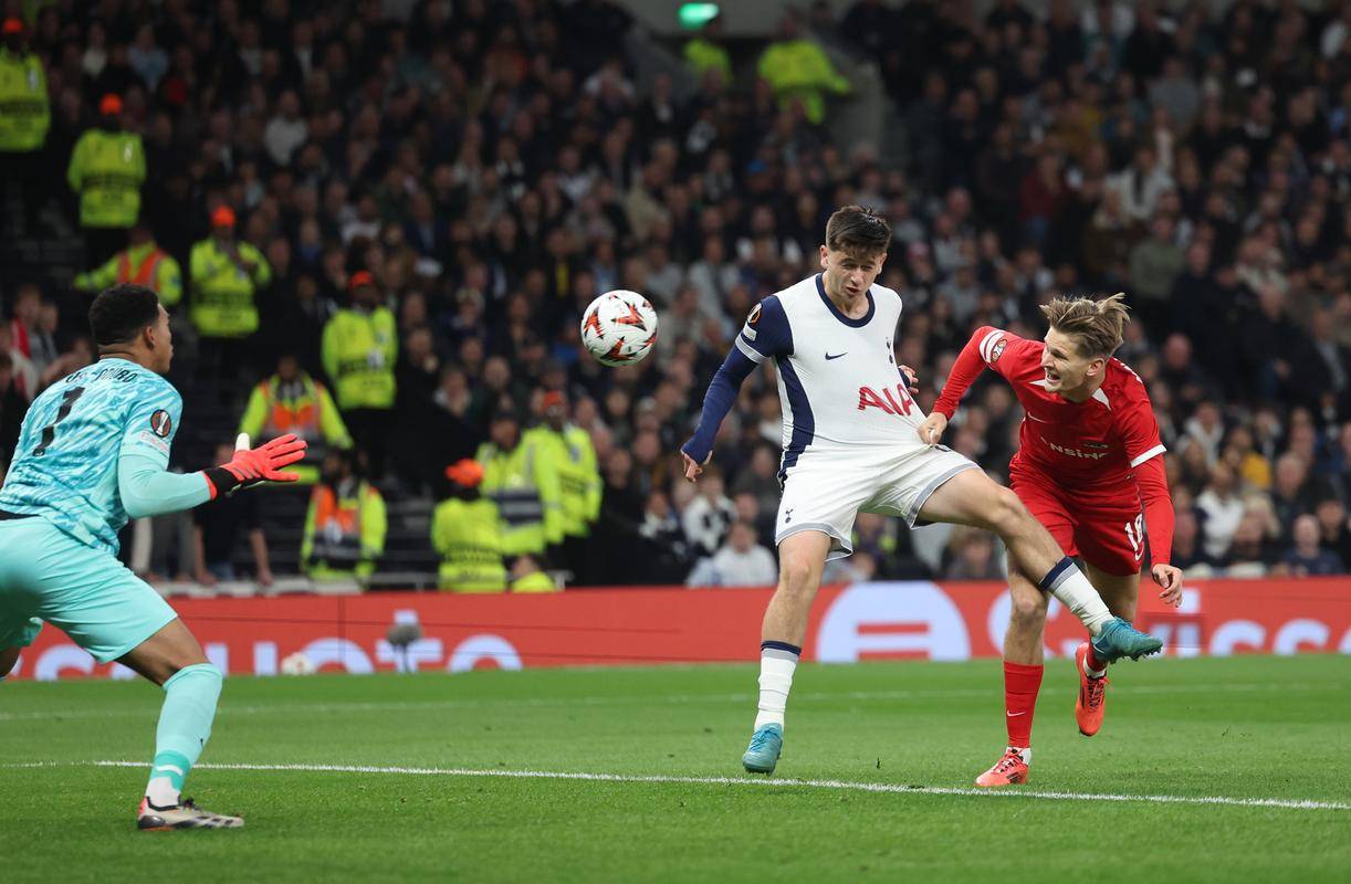 阿尔克马尔大胜波尔多,保级希望重现 阿尔克马尔大胜波尔多,保级希望重现