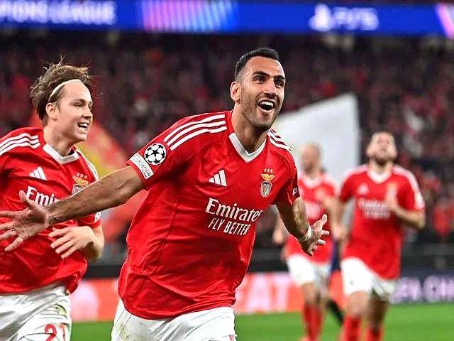 尼斯队在比赛中发挥出色,实力备受瞩目 尼斯队在比赛中发挥出色,实力备受瞩目