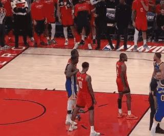 热门对决再续篇章,球队实力对峙 热门对决再续篇章,球队实力对峙