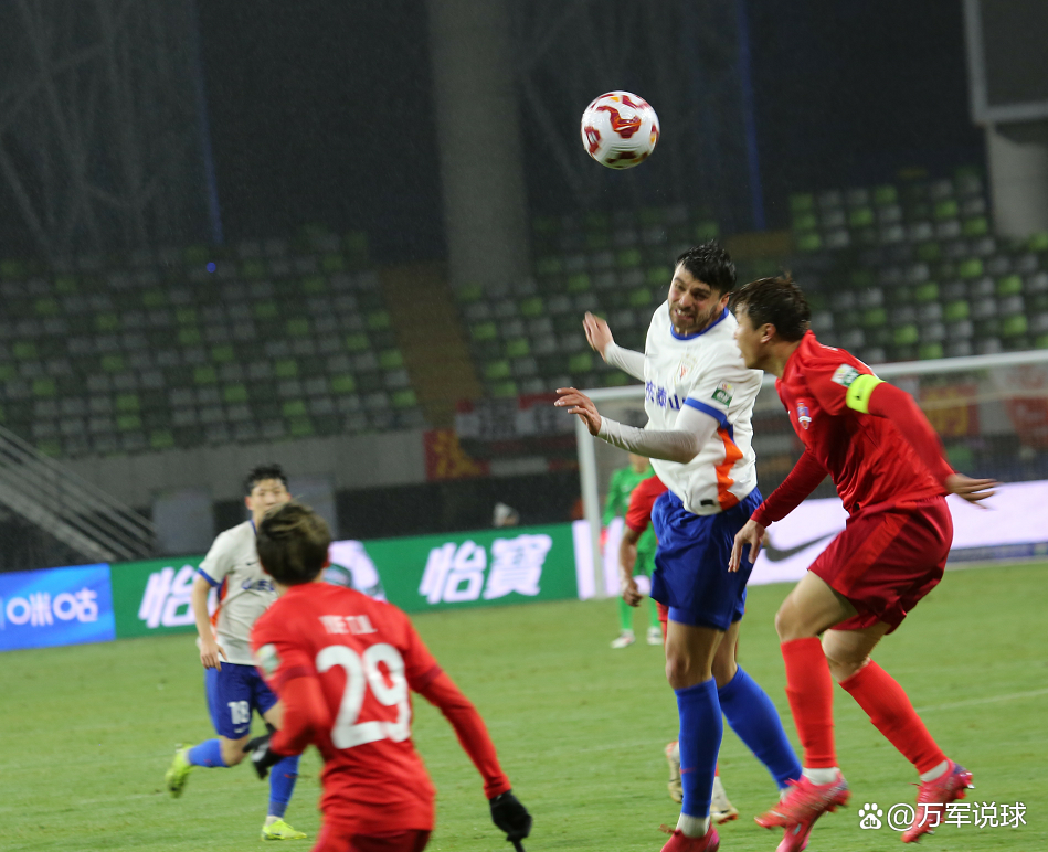 FB体育官网-阿尔巴尼亚队在惊险对决中逆袭，闯入下一轮争夺胜利