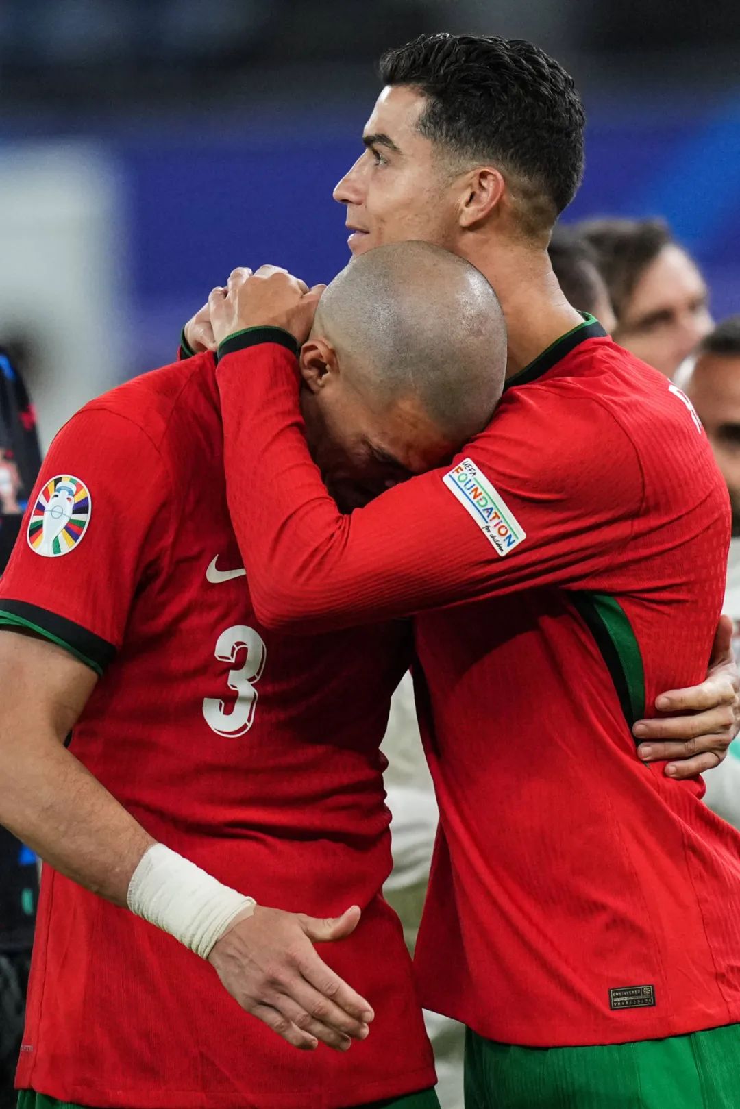 法国队队员毅然放弃比赛,备受关注 法国队队员毅然放弃比赛,备受关注