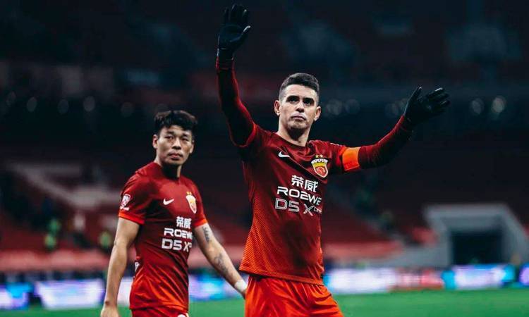 AC米兰宣布签约新外援:战绩或将有所改观 AC米兰宣布签约新外援:战绩或将有所改观