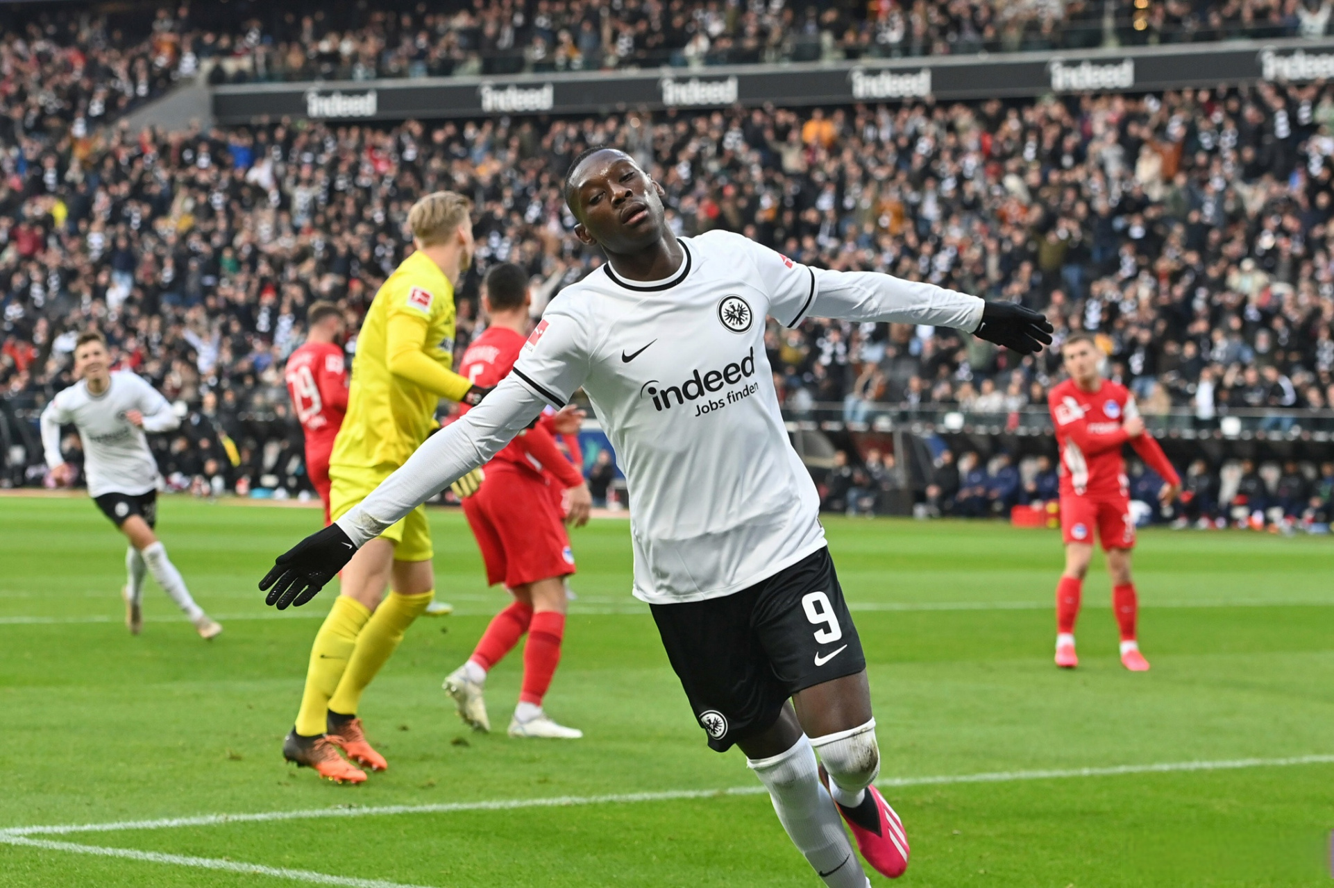 FB体育官网-不来梅击败对手，积分榜位置稳固