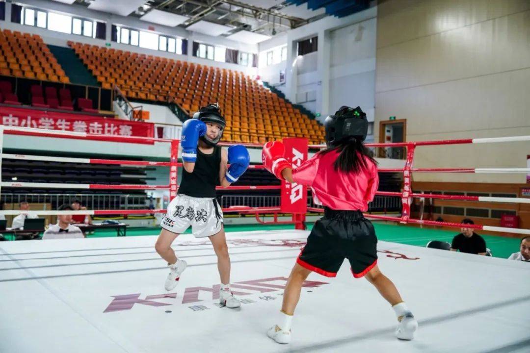 FB体育官方网站-塞内加尔拳击选手斗志昂扬，功夫不负